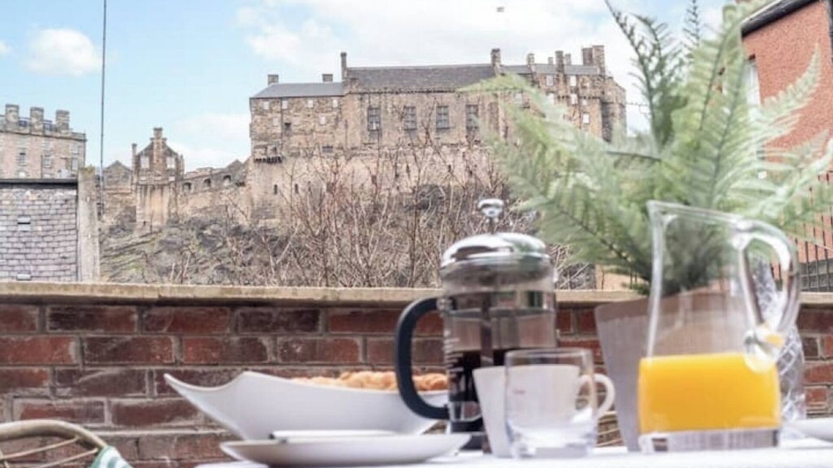 Laurieston Cottage | Unique cottage in vibrant Grassmarket, Edinburgh