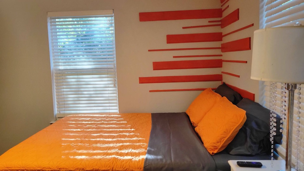 Denton Apartment | Unique & Cozy 2 Bed Private Apartment UNT/TWU/Medical City