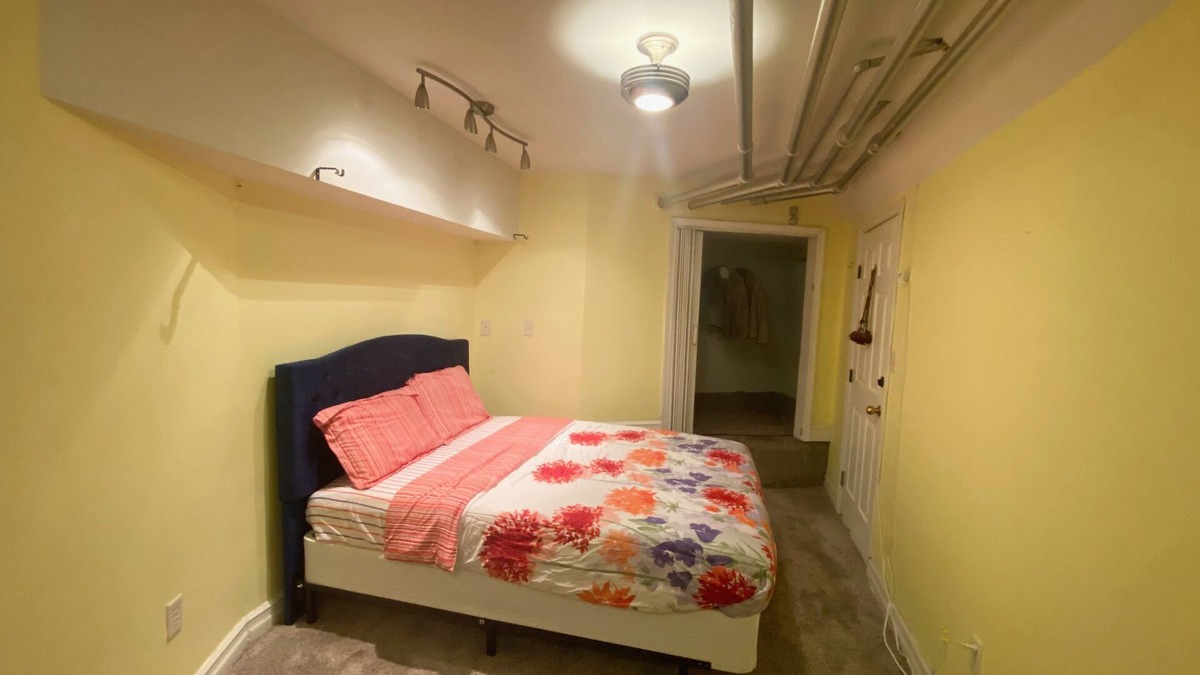 Guttenberg House | Unique, cozy & spacious basement apt close to NYC