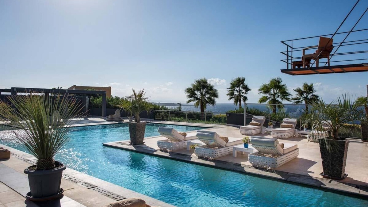 Chorafakia Villa | Unique design - location 500m from the sandy beach