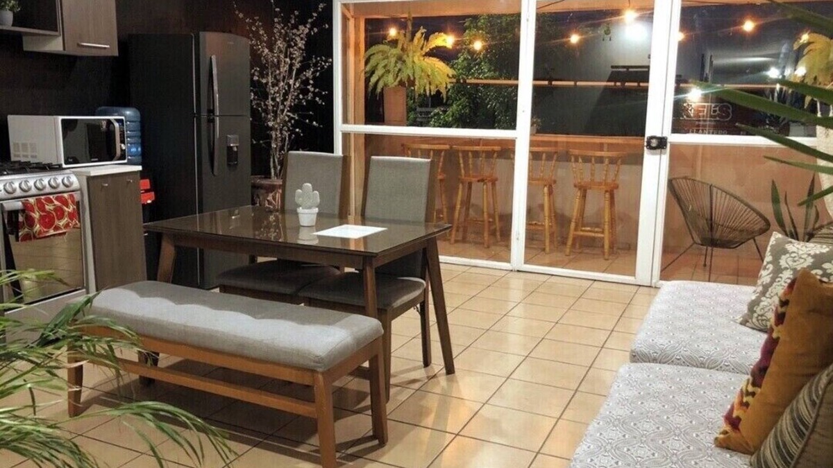 Zamora Apartment | Unique Design w/Balcony String Light Vibe! NETFLIX, DISNEY+, HBO MAX & more!