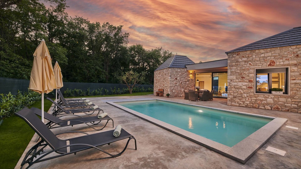 Krizine Villa | Unique Design Villa Doris