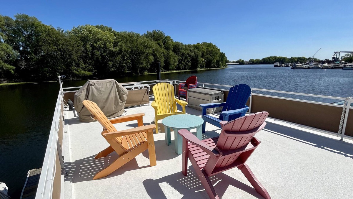 La Crosse Boat Rental | Unique Experience Year Round on the Water