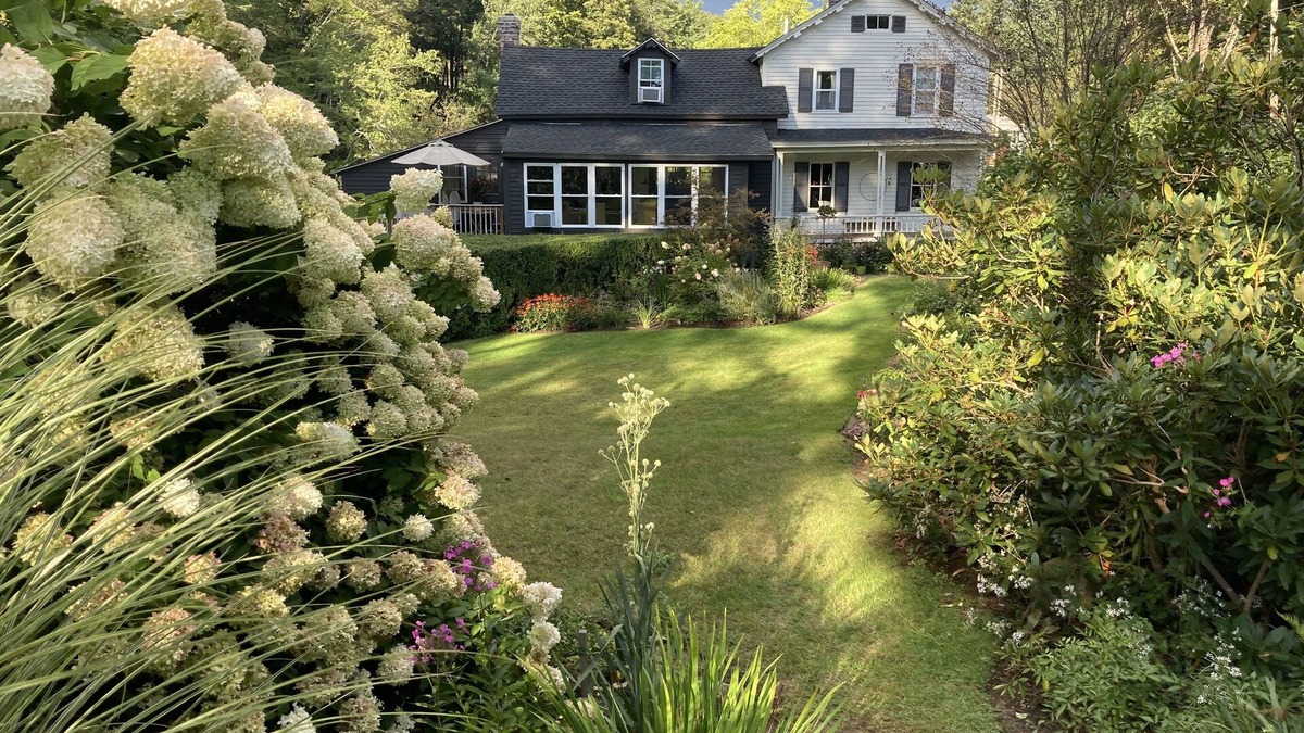 Colebrook House | Unique & extraordinary experience - renew your senses. Delightful waterfront!