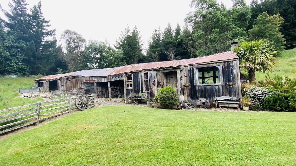 Port Levy Cottage | Unique Farm stay cottage