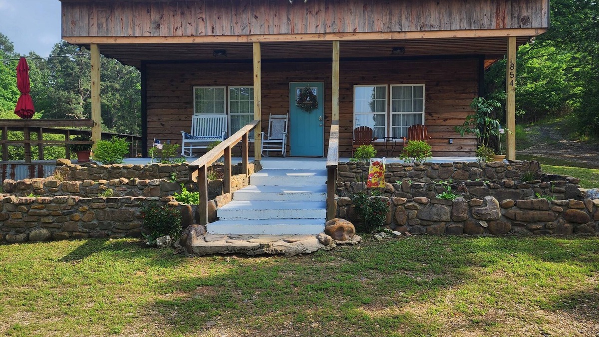 Mena Cabin | Unique Farmhouse Modern Country Cabin
