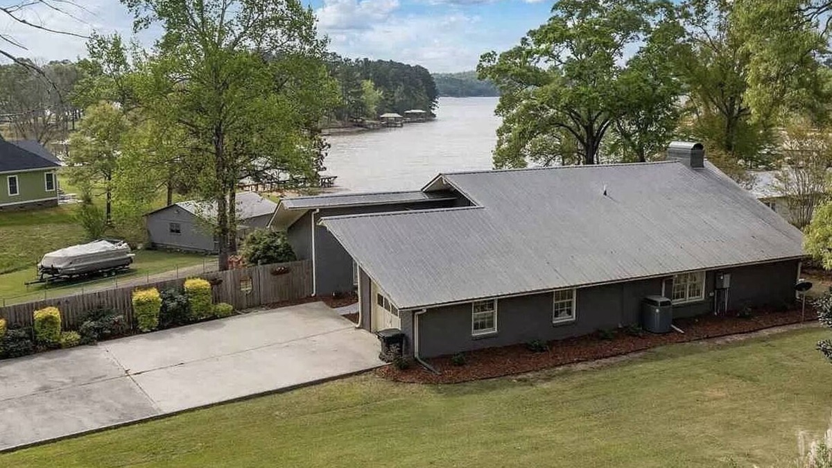 Vincent House | Unique find on Logan Martin! Cozy, spacious and family friendly.