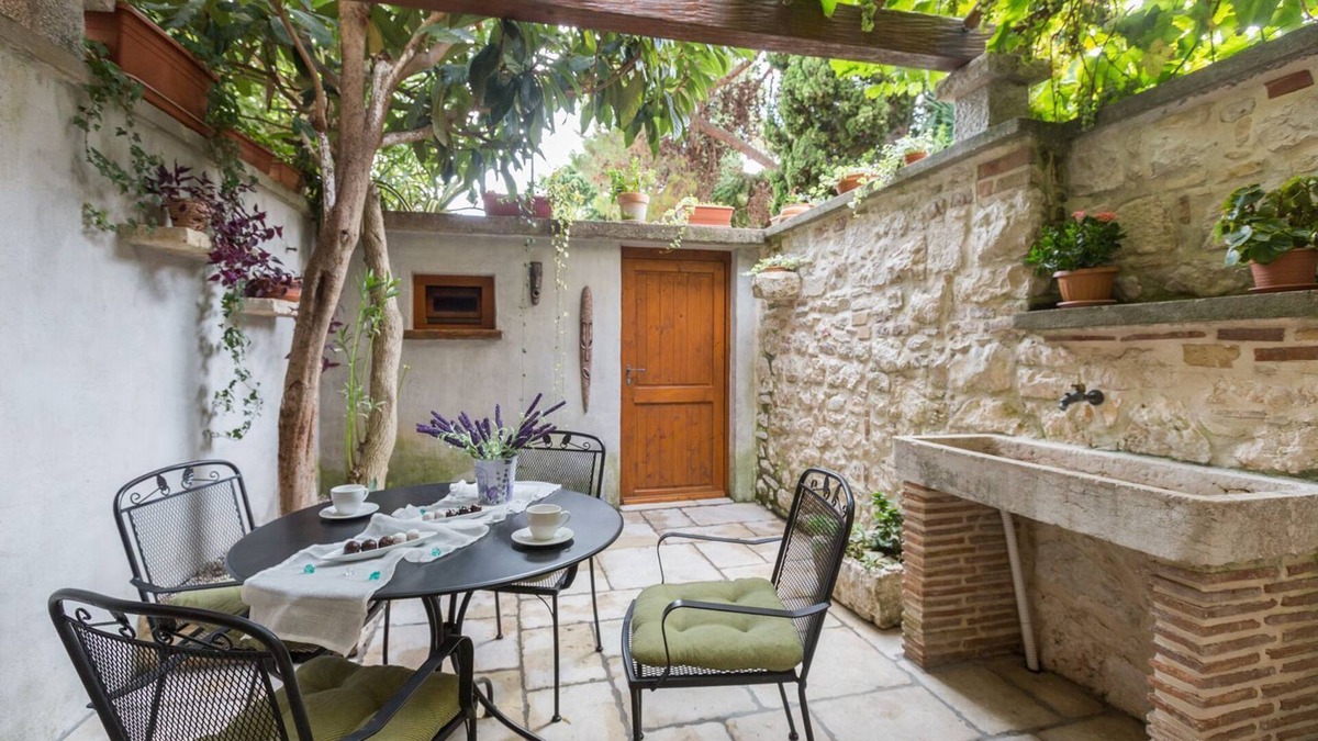 City Center Apartment | Unique flat in the centre of the old town of Porec just 150 metres from the beach with Mediterranean garden