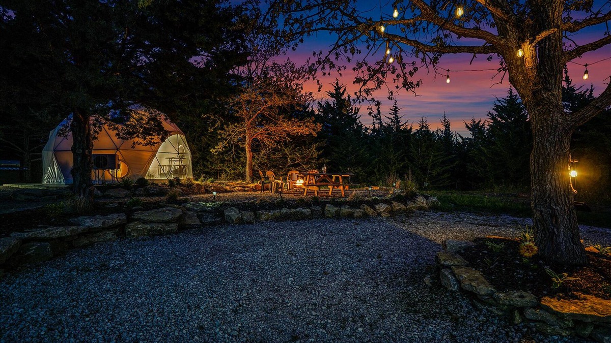 Ashland Cabin | Unique, Fun, and Modern Queen Dome - 2 Queen Beds. Loft Accessed by Ladder.
