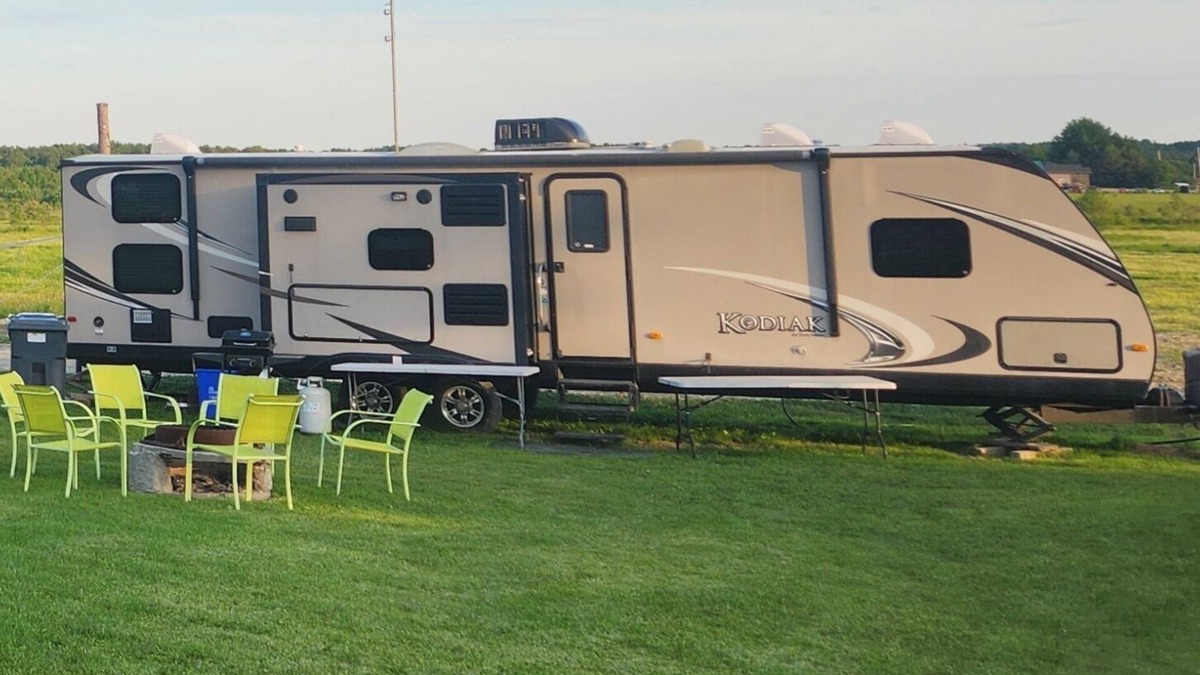 Chelmsford House | Unique getaway or rest from traveling. 10 min. off TransCan Highway and stores