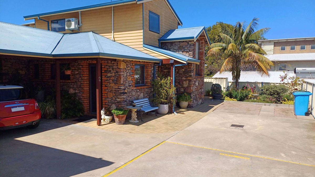 Esperance House | UNIQUE GRANITE TOWNHOUSE
