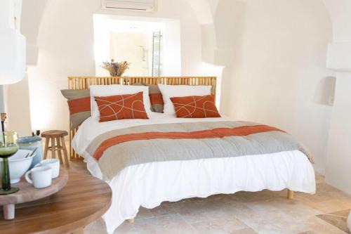 Pont Royal Bed & Breakfast | Unique guest room in the heart of Provence "The Secret of the Stones"