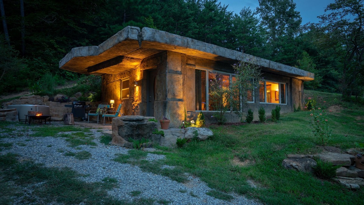 Wildwood House | Unique hand-carved cave house with an amazing view of Lookout Mountain.