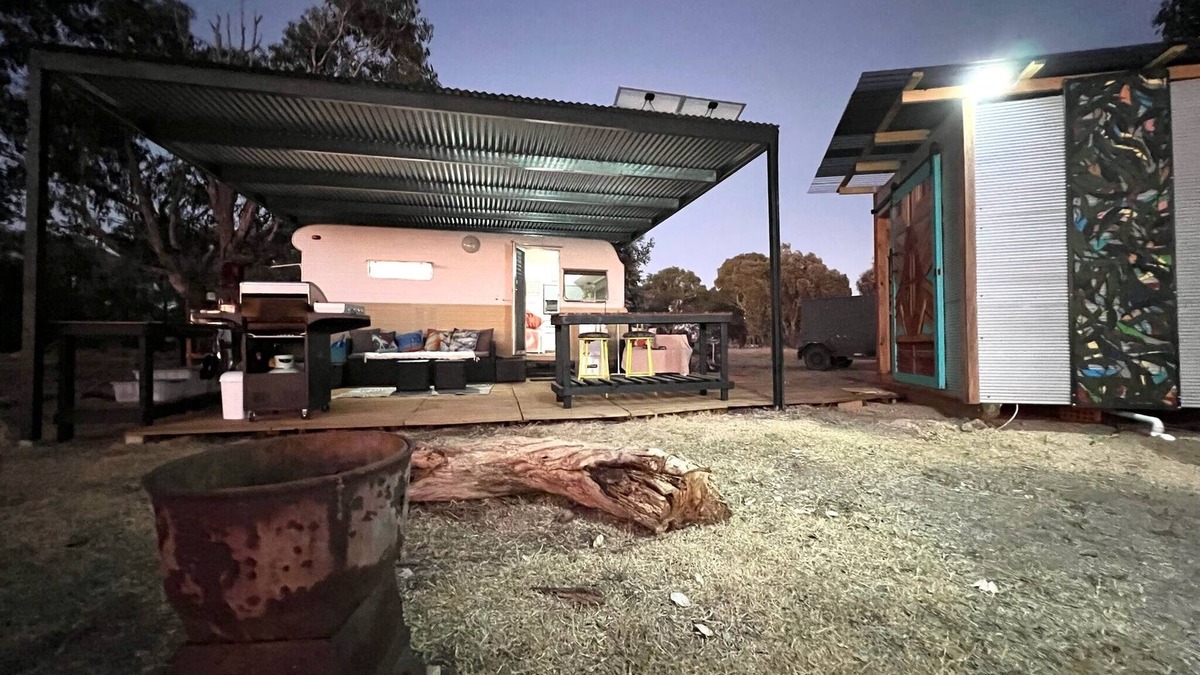 Bonegilla House | Unique Hideaway with Peaceful Private views in central heart of north east Vic