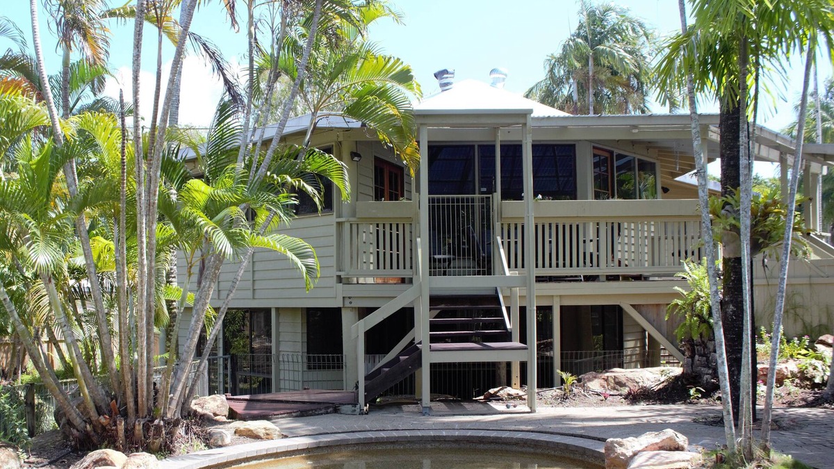 Port Douglas House | Unique house close to Port Douglas and Four Mile Beach. Pet Friendly.