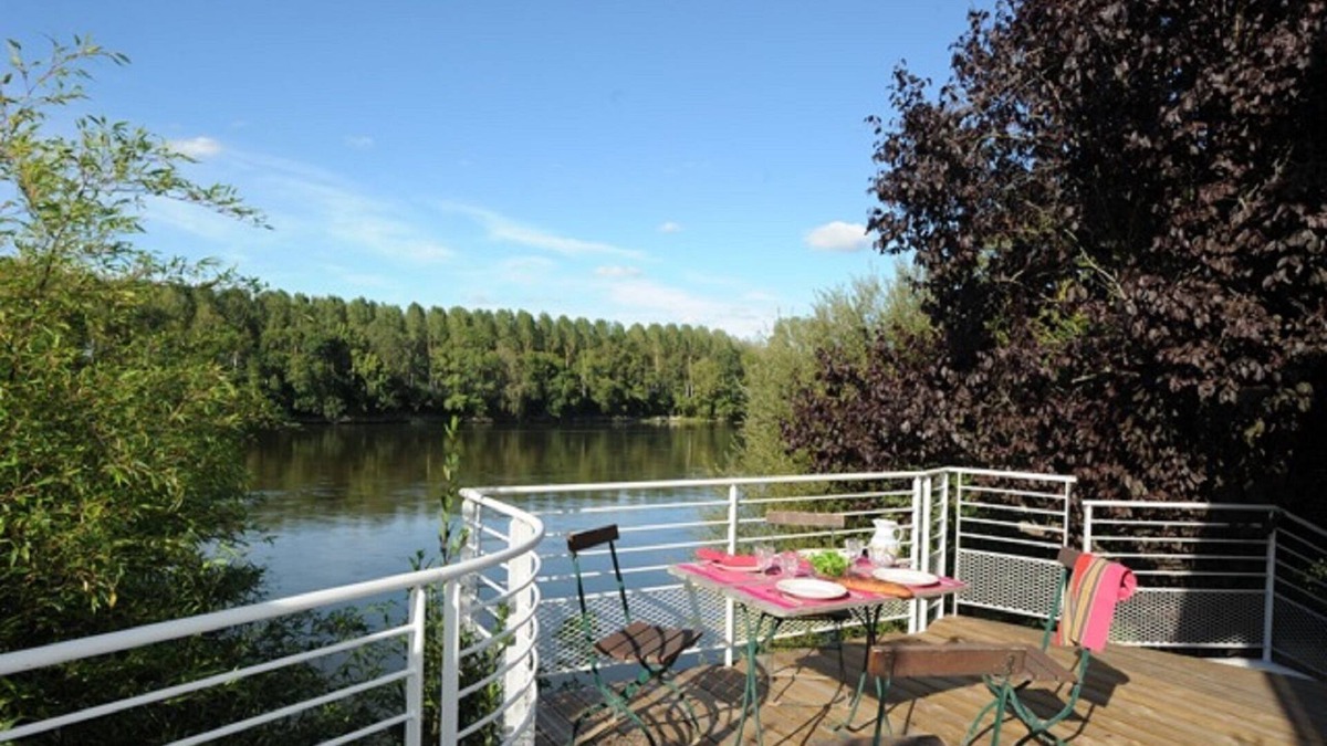 Les Ponts-de-Ce House | UNIQUE house directly on the banks of the Loire
