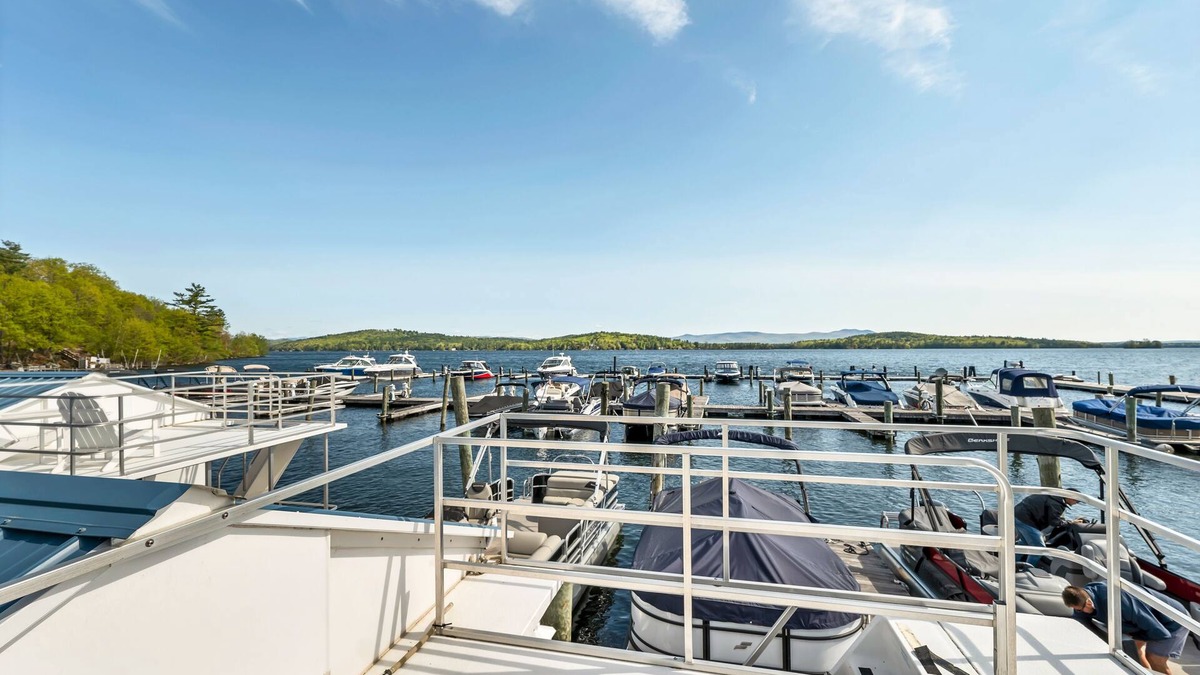 Weirs Beach Boat Rental | 🌟 Unique Houseboat Experience on Lake Winnipesaukee - Dockside! 🚤🌊