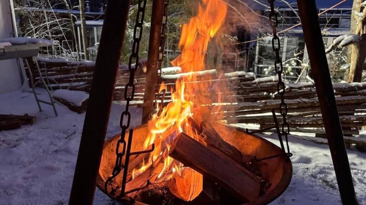 Heinola Boat Rental | Unique Houseboat on the lake with wood-fired sauna