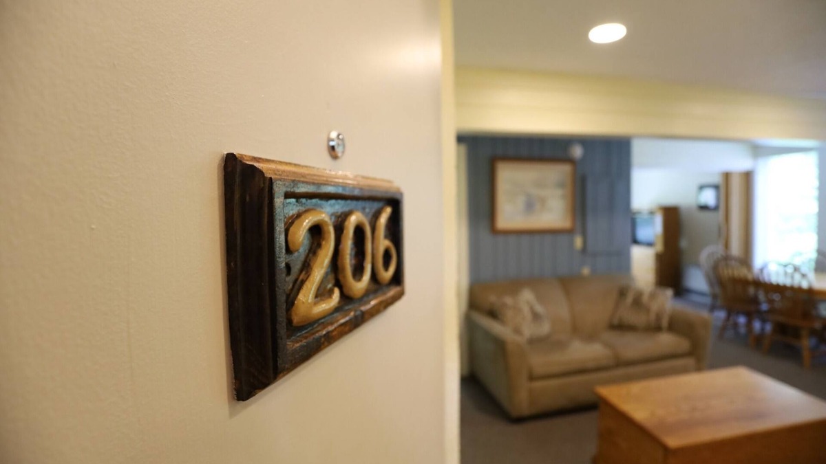 Waterville Valley Condo | Unique Inns of Waterville Valley with 2 living spaces and close to Town Square (206)
