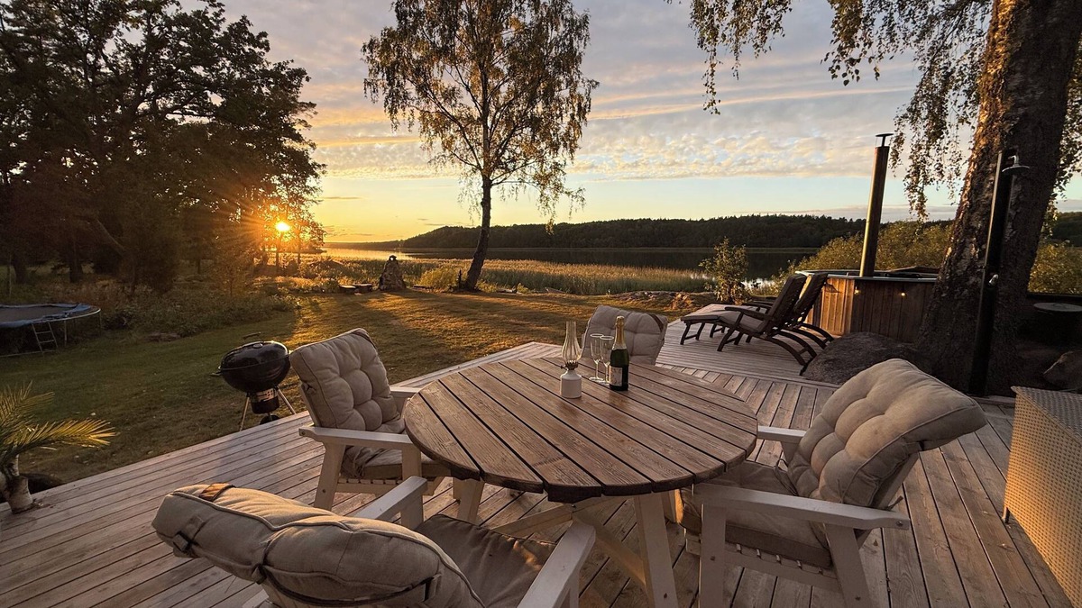 Kimstad Cottage | Unique Island Escape on Lake Roxen with Stunning Panorama Views, boat included