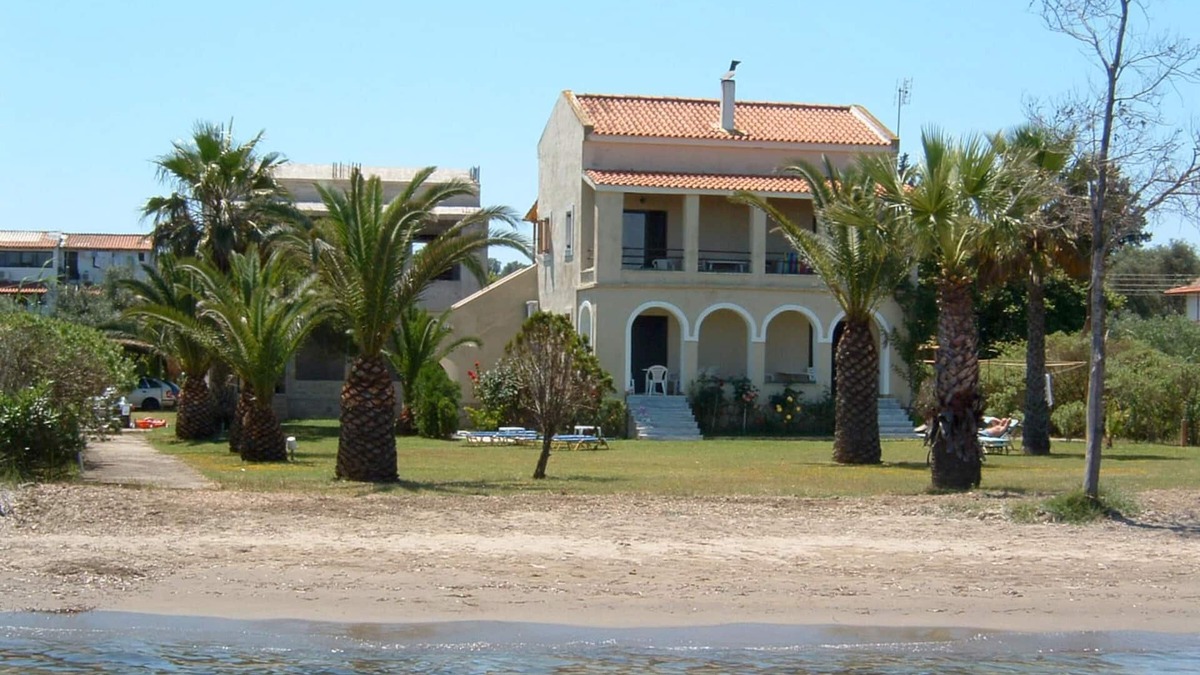 Agios Petros Apartment | Unique located holiday apartment directly at the sea, own beach access, Wifi | A