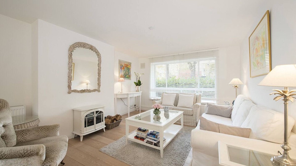 Holland Park Apartment | Unique location - quiet, CLEAN, light and spacious ground floor apartment