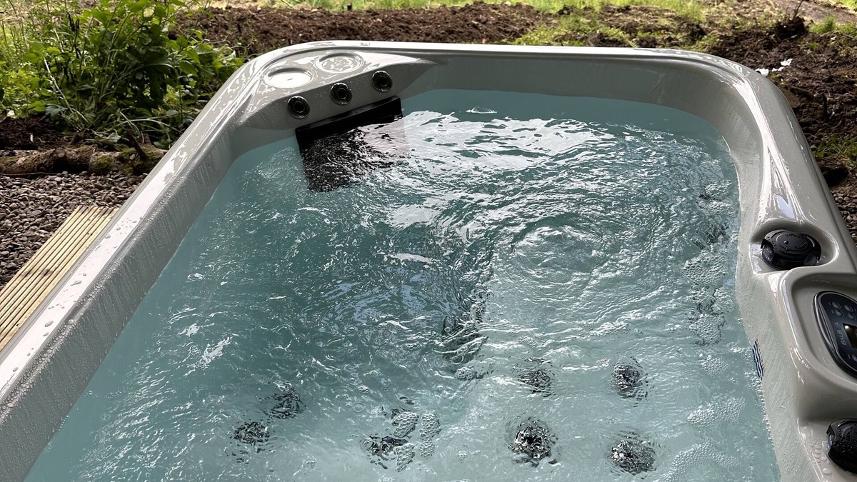 Larkhall Cabin | Unique Lodge in Orchard for Couples With hot tub on Request to Allow Preparation
