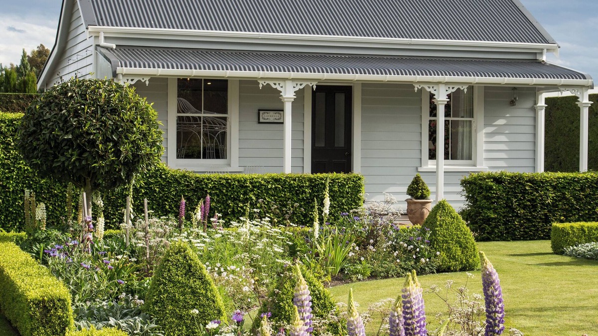 Springlands Cottage | Unique luxury cottage in the heart of Marlborough's wine region central location
