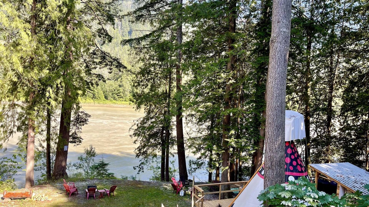 Laidlaw Cabin | Unique luxury Waterfront Teepees