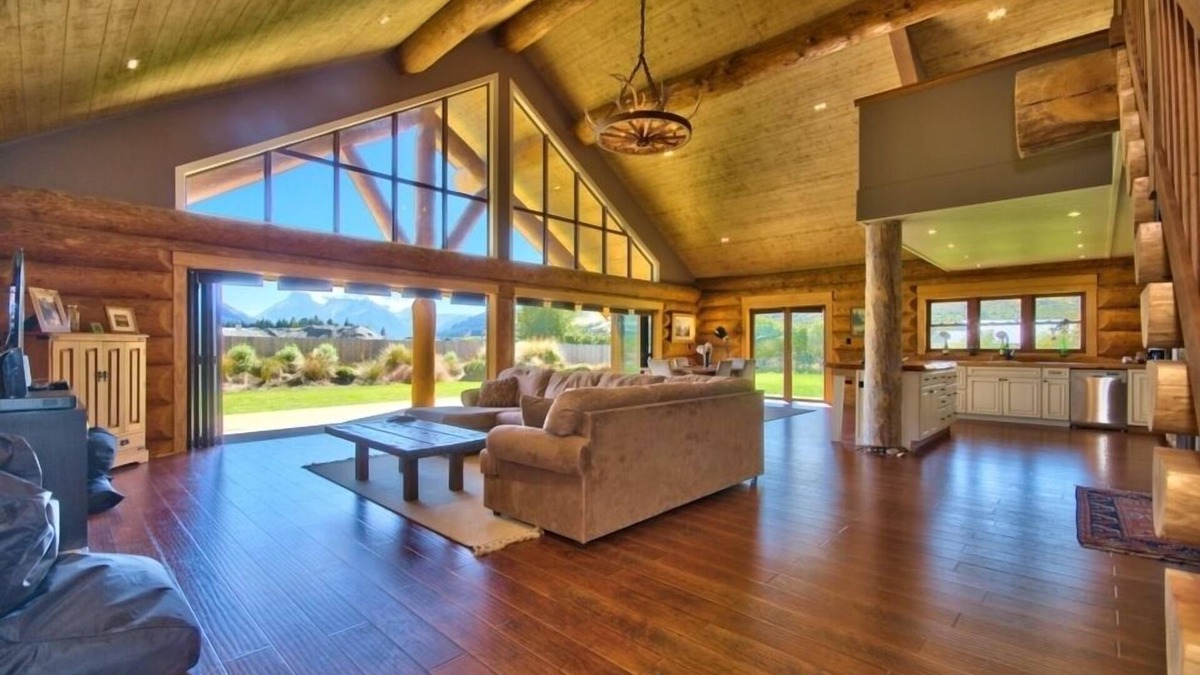 Glenorchy House | Unique Modern Log Home - Stunning Mountain Views, Designed for Comfort