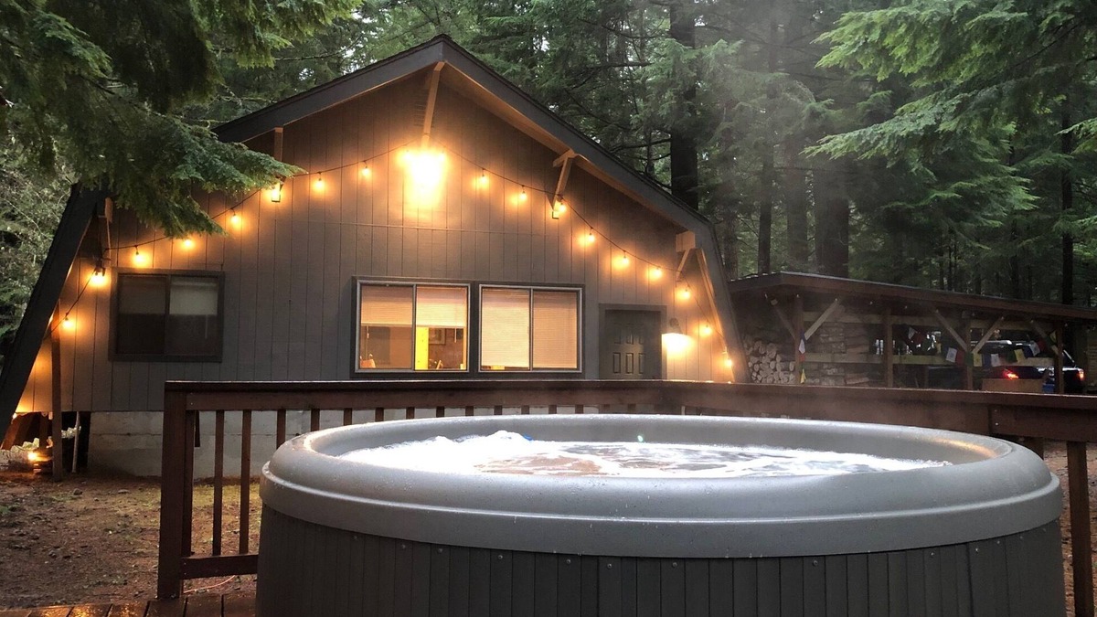 Paradise Estates Cabin | Unique Mt. Rainier Cabin - Private Hot Tub - Wood Stove - Snowshoes