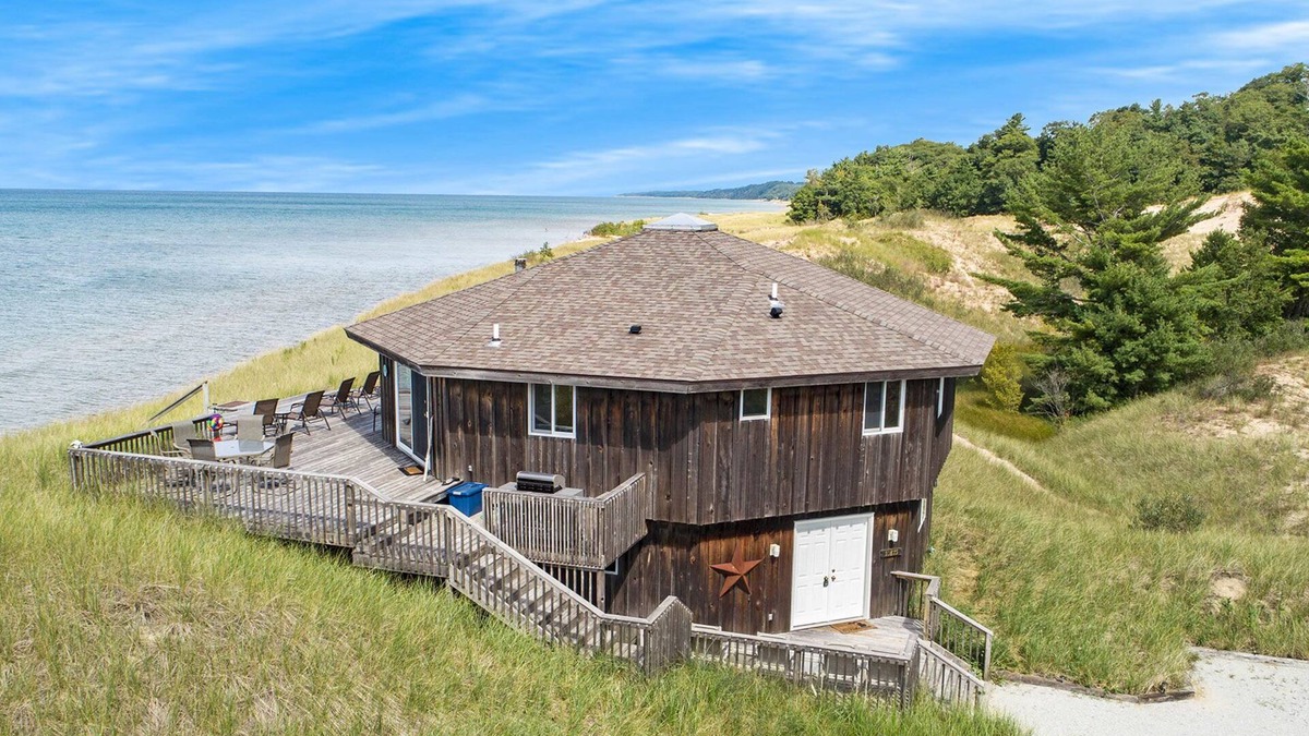 White River Township Cottage | Unique Octagon Cottage On Lake Michigan Surrounded By Dunes & A County Park!