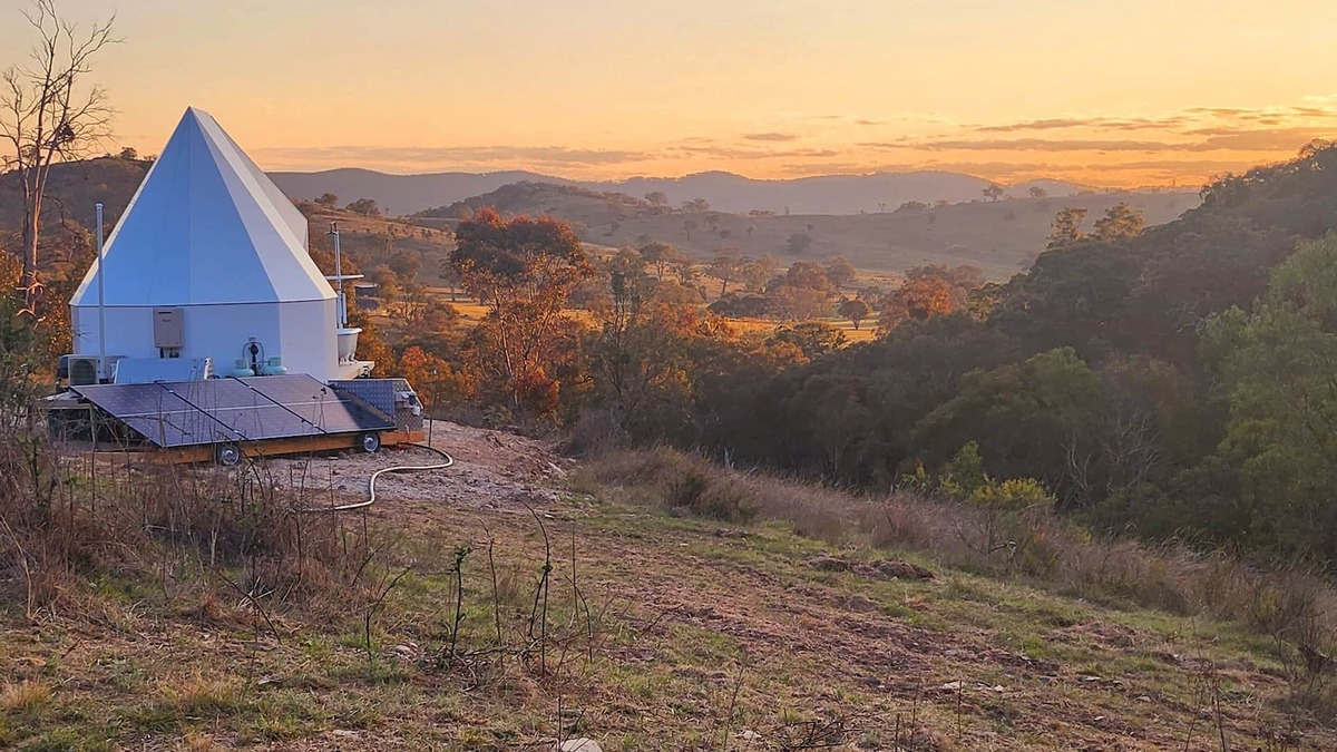 Meroo Cabin | Unique off-grid luxury Pod with amazing mountain views.nnnnnECO off-gridnnn