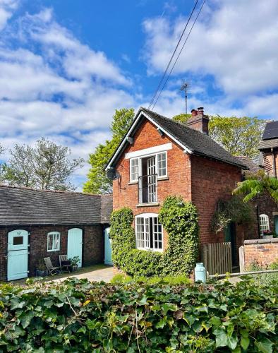 Wrinehill House | Unique Old Bakery Retreat