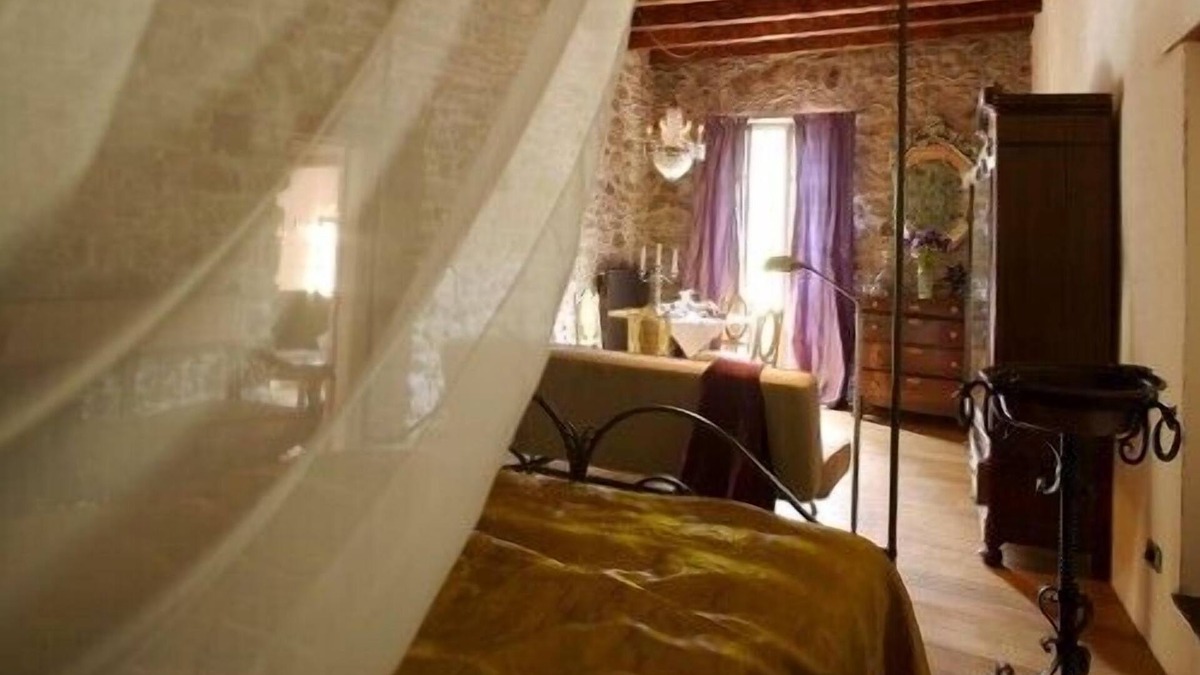 Pigna House | Unique old village house (8-12 persons) with 4 independent rooms