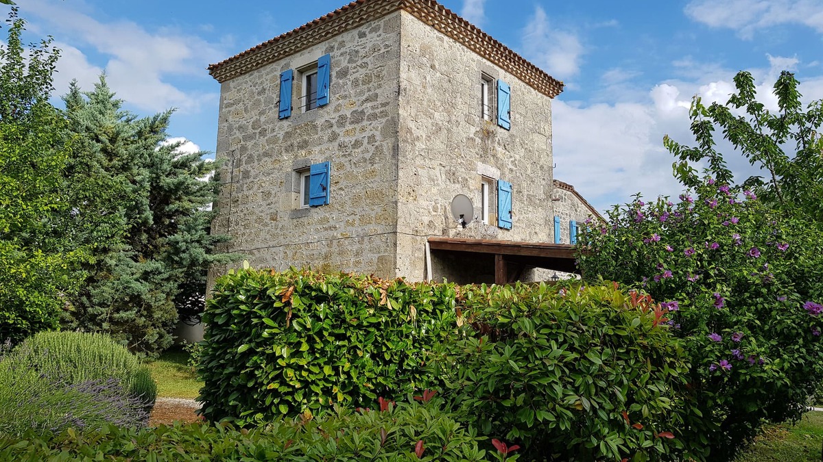 Lacepede House | Unique, open plan stone barn with stunning features and views.