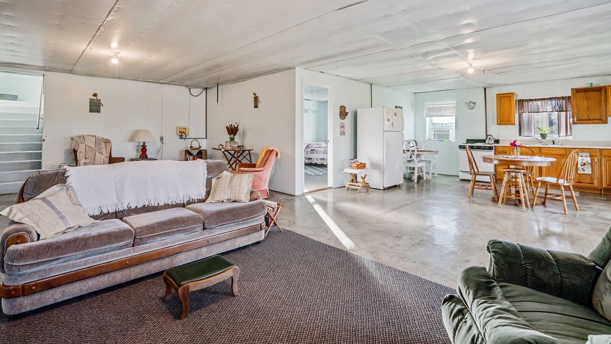 Salem Cottage | Unique Relaxing Getaway With Country Lodging 3 Bedroom Cottage by Redawning