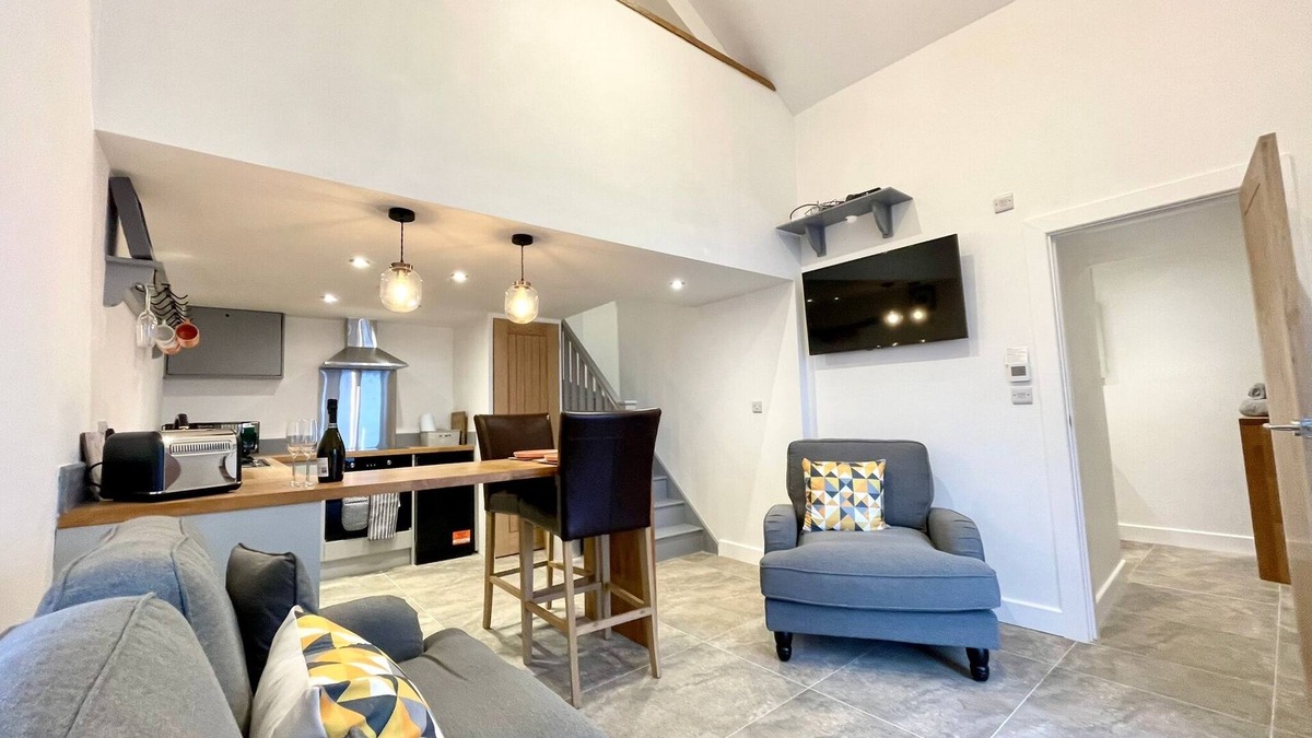 Stoney Middleton House | Unique, remote and peaceful barn with hot tub. Walks from the door.