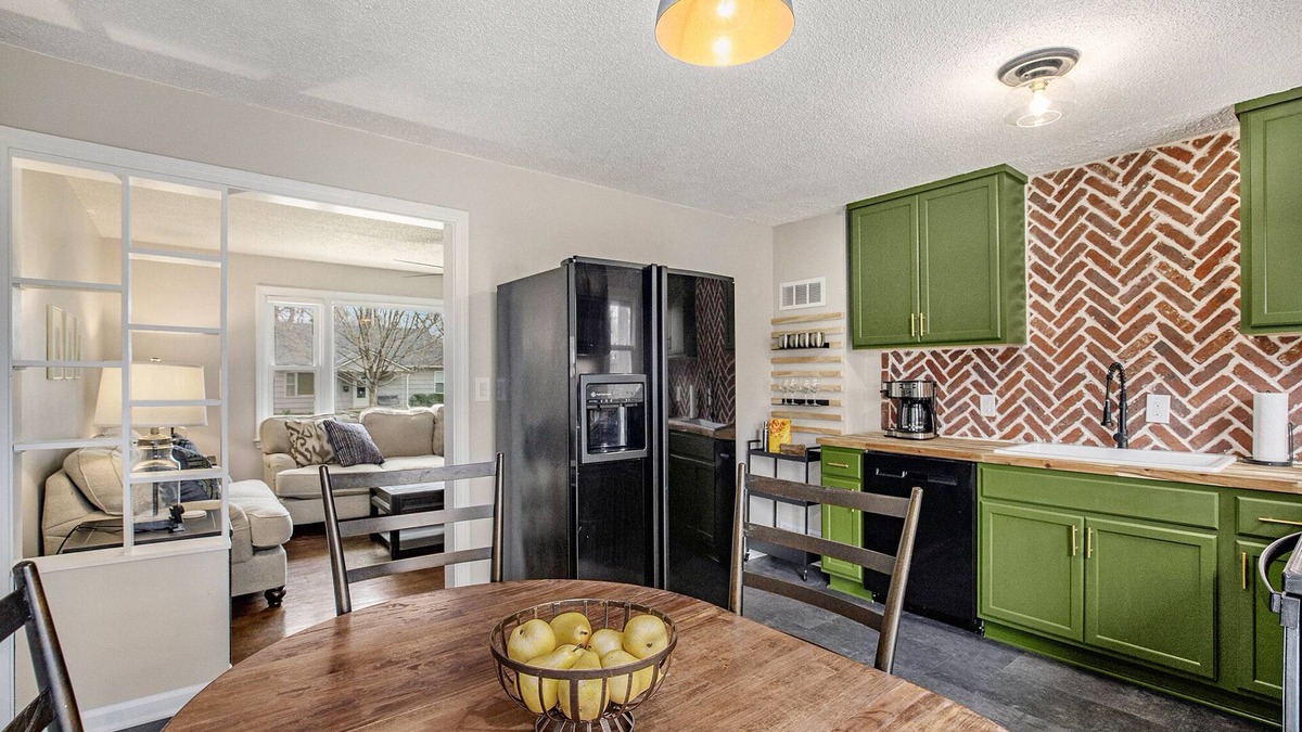 Mission House | Unique Renovated 2 bedroom home