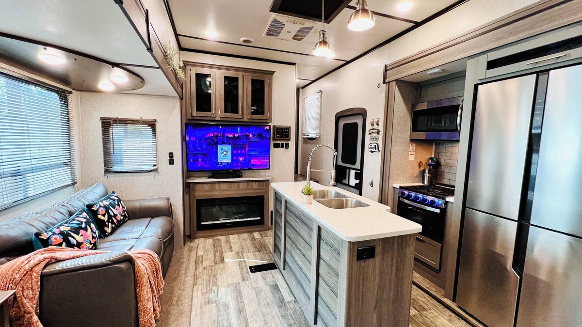 Flower Mound House | Unique RV Stay! Perfect for Couples, Families,n And Explorers in the heart of FM