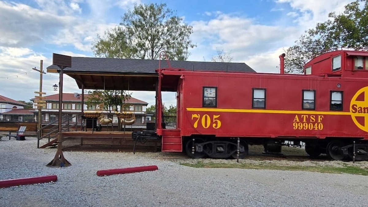 Brownwood Apartment | Unique Santa Fe Caboose Experience