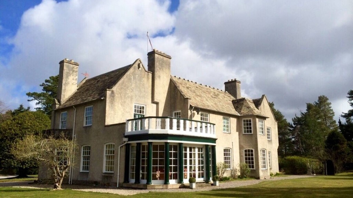Elgin House | Unique Scottish Country House belonging to one of the most beautiful "Arts and crafts Houses"