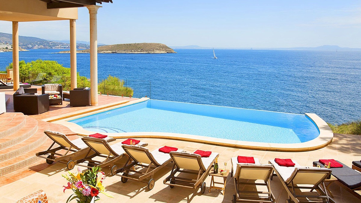Badia de Palma Villa | Unique Sea Front, Beach 5 mins walk, Large Heated Jacuzzi