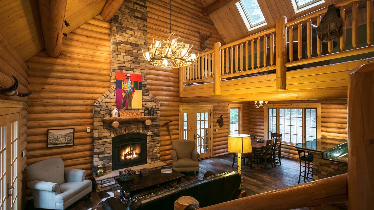 Volcano Cabin | Unique, Secluded, Luxury Log Cabin in the Gold Country w/EV Charger