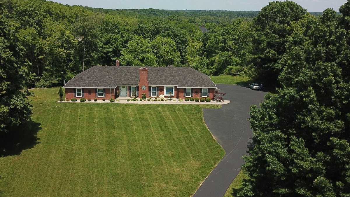 Buechel House | Unique Serenity - Entire Home On Private 3-Acres in Metro. Expo Center, Bourbon