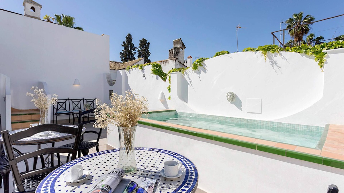 Santa Cruz Apartment | Unique Sevillian House with terrace and pool. Casa Pimienta