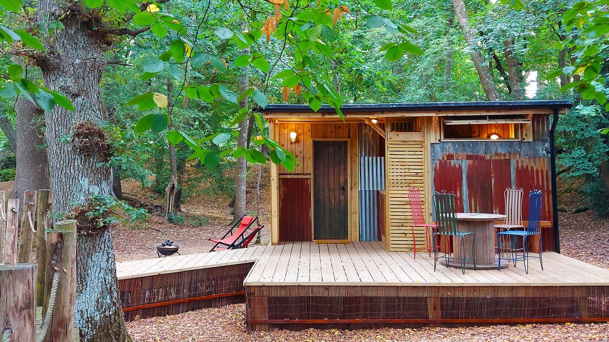 Robertsbridge Cabin | Unique 'shack' cabin, BBQ, fire pit, dog-friendly, 1066 Country High Weald AONB