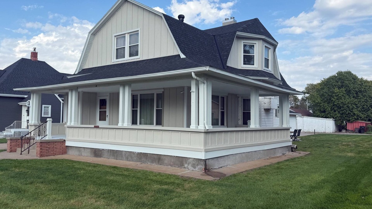 Holdrege House | Unique spacious 4 bedroom located in the heart of Holdrege close to everything