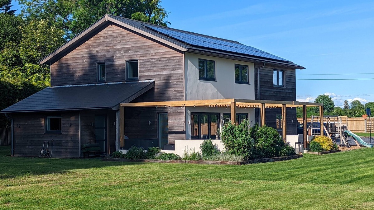 Thruxton House | Unique, Spacious, Self-Built Eco House with Huge Garden and Movie Room