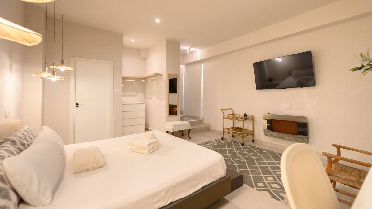 El Pilar Apartment | Unique Style Apartment with Bar-Bar in Madrid